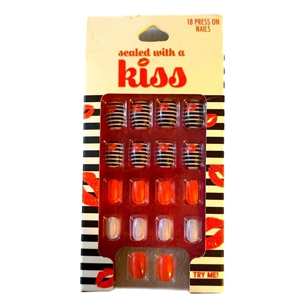 Taste Beauty, Sealed with a Kiss, Press-On, Fake Nails, Barbiecore​​​​, NIP, New